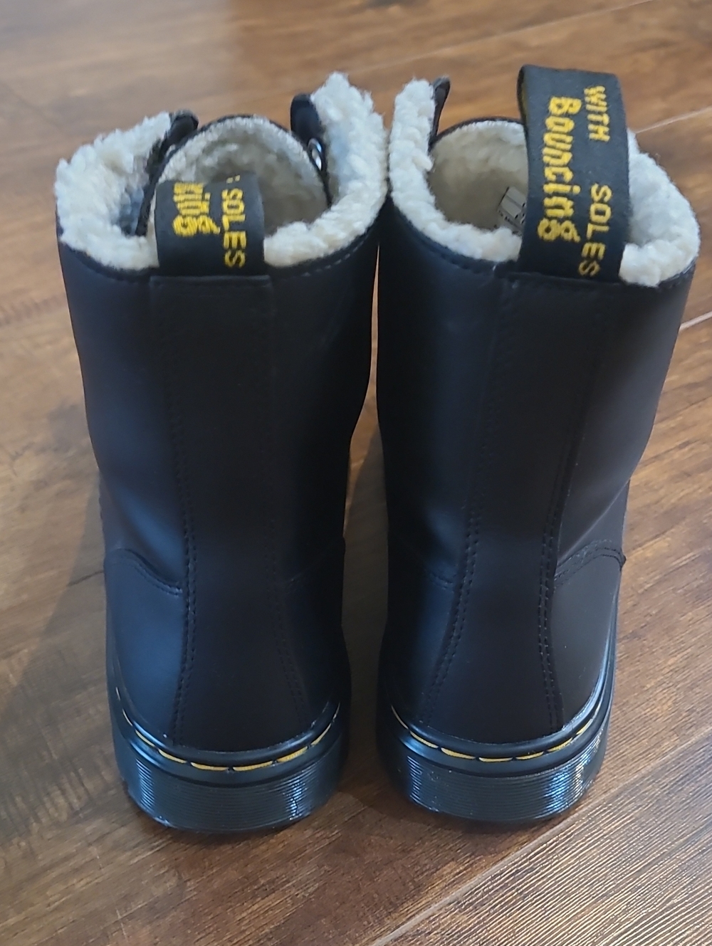 Dr. Martens Black Lace-Up Faux Fur Ankle Boots Ladies 8 Mens 7 - Picture 2 of 9
